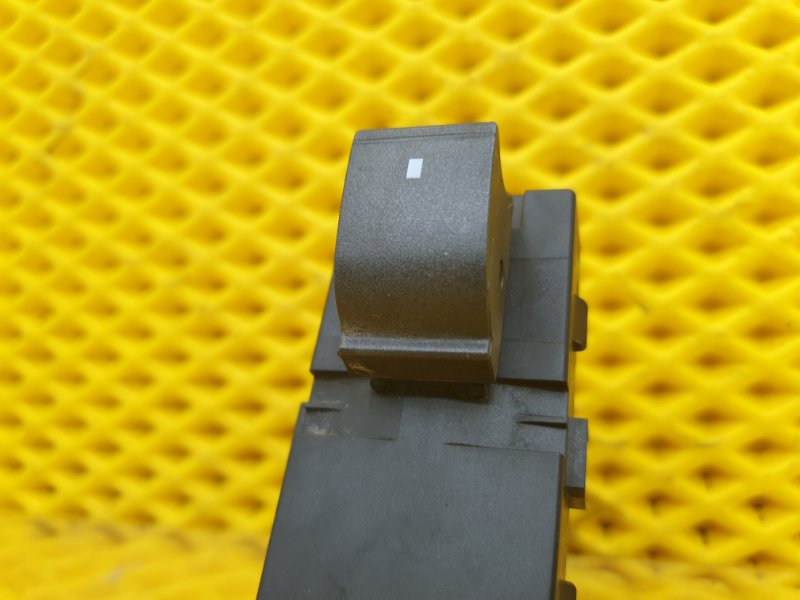 Кнопка стеклоподъемника Cadillac CTS 2008 II