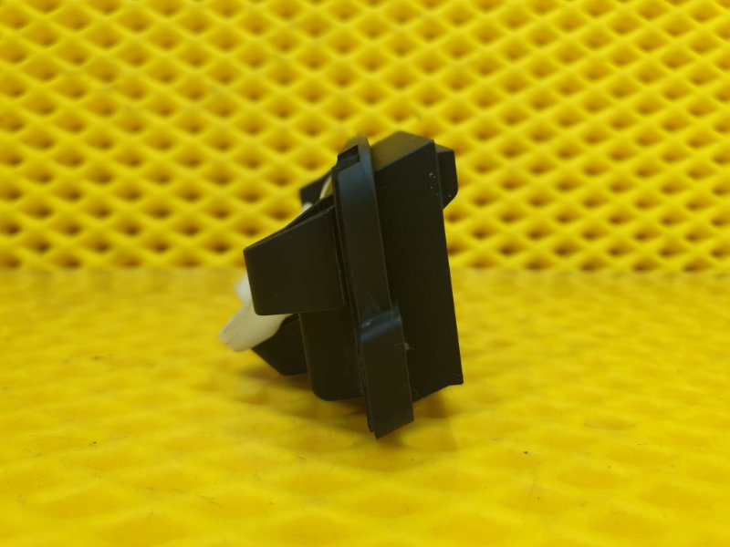 Кнопка открывания багажника Mercedes-Benz S-Class W221