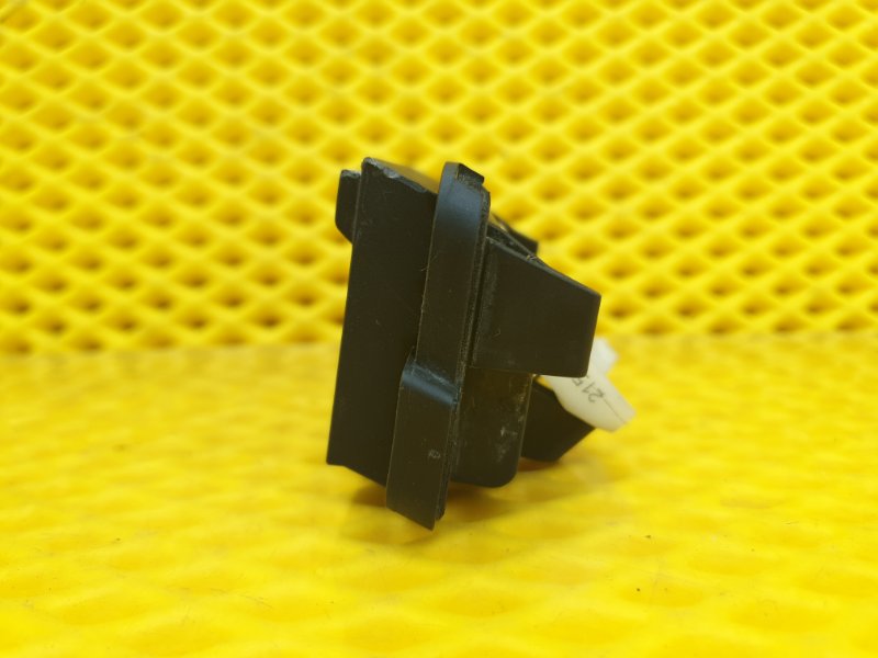 Кнопка открывания багажника Mercedes-Benz S-Class W221