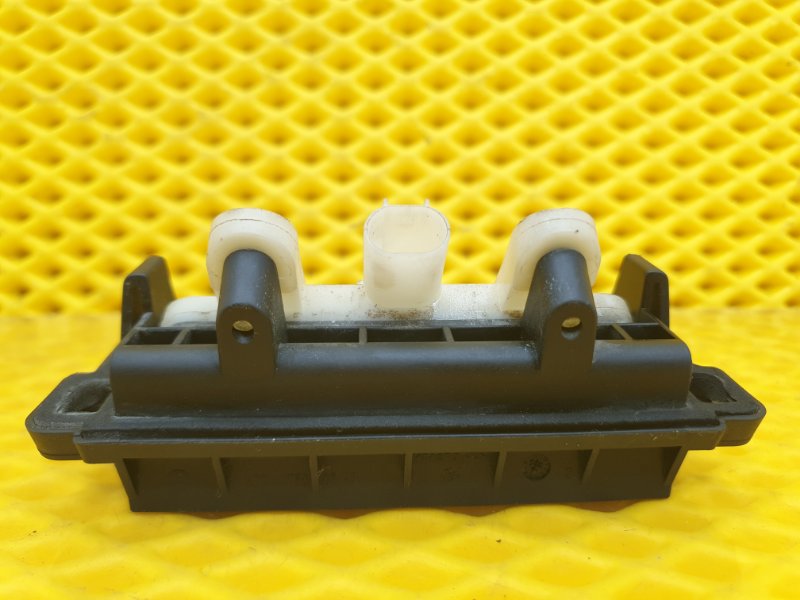 Кнопка открывания багажника Mercedes-Benz S-Class W221