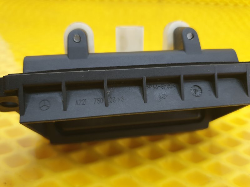 Кнопка открывания багажника Mercedes-Benz S-Class W221