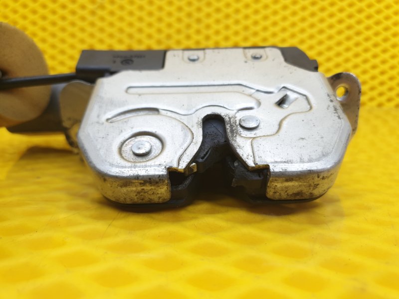 Замок крышки багажника Mercedes-Benz S-Class W221