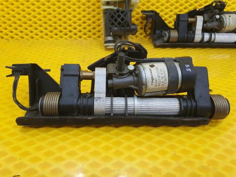 Моторчик привода подголовника Mercedes-Benz S-Class W221