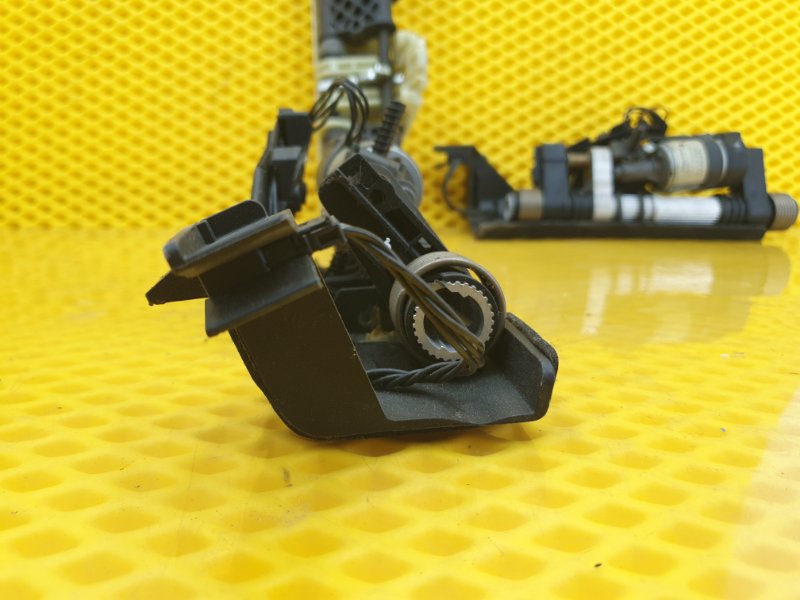 Моторчик привода подголовника Mercedes-Benz S-Class W221