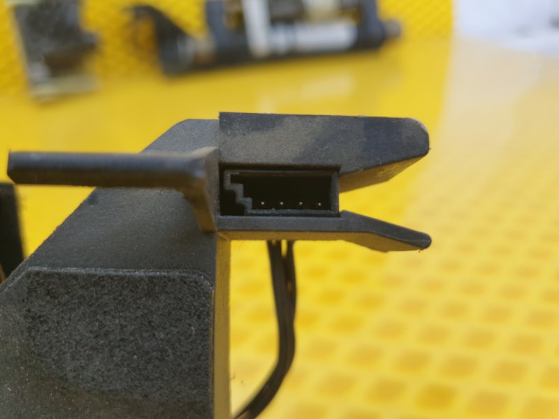 Моторчик привода подголовника Mercedes-Benz S-Class W221