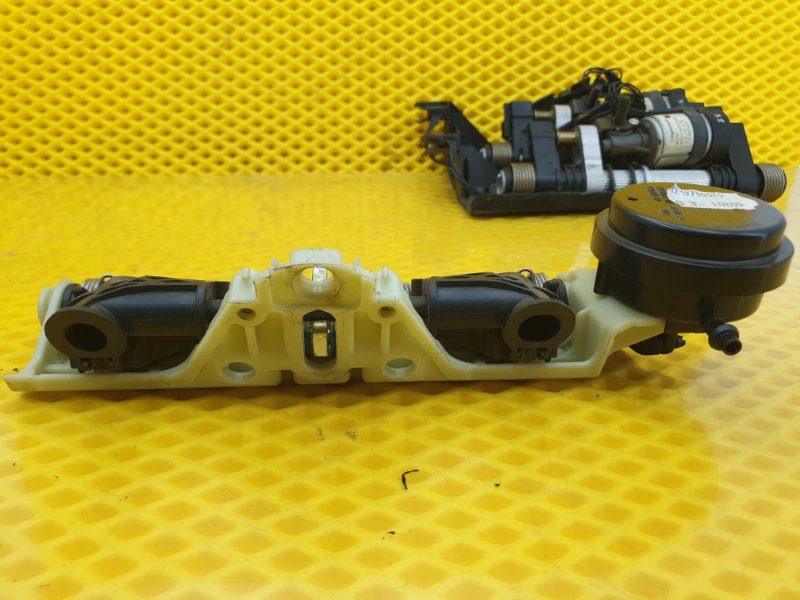 Моторчик привода подголовника Mercedes-Benz S-Class W221