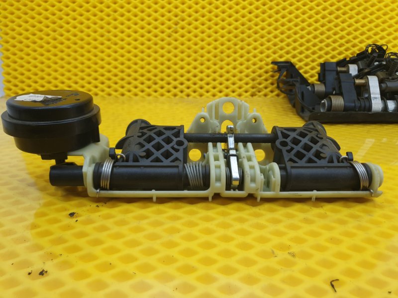 Моторчик привода подголовника Mercedes-Benz S-Class W221