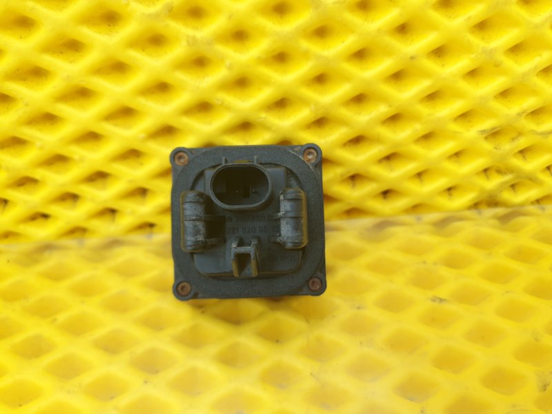 Кнопка открывания крышки багажника Mercedes-Benz S-Class W221