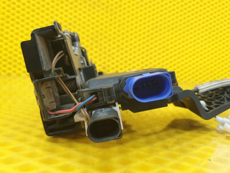 Замок двери Volkswagen Touareg 2003 7L6