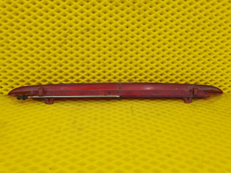 Фонарь дополнительный (стоп-сигнал) Volkswagen Touareg 2003 7L6