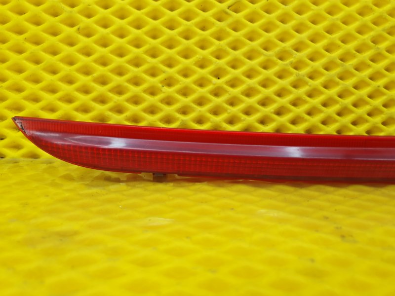 Фонарь дополнительный (стоп-сигнал) Volkswagen Touareg 2003 7L6