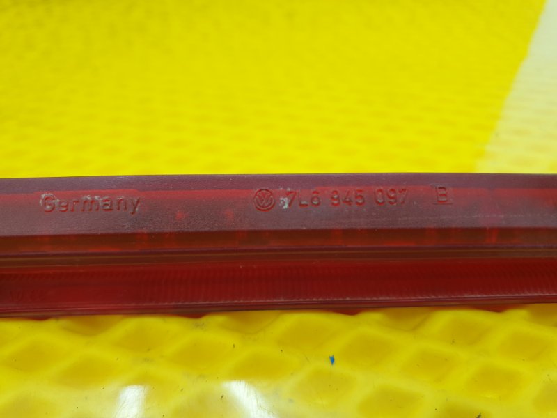 Фонарь дополнительный (стоп-сигнал) Volkswagen Touareg 2003 7L6