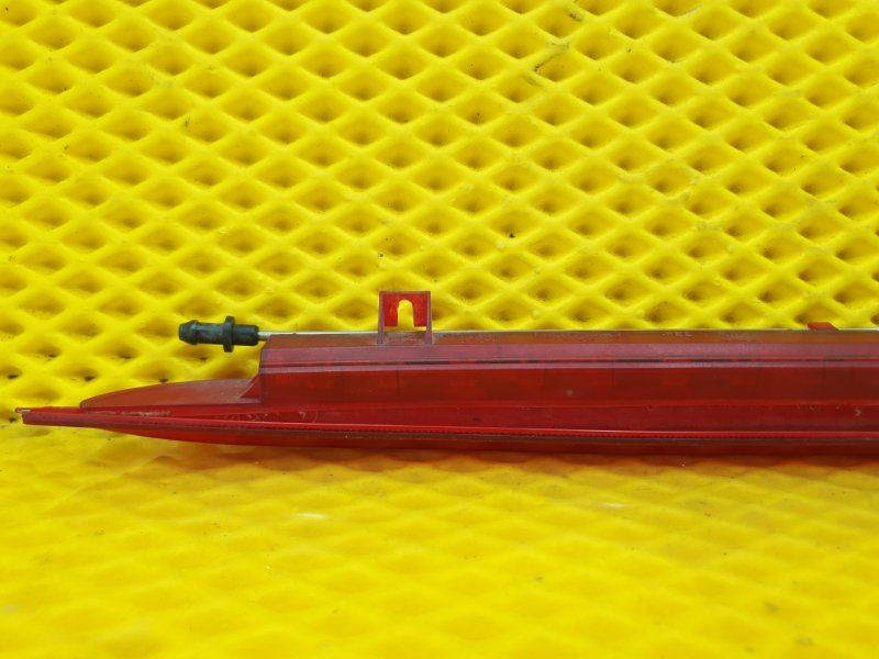 Фонарь дополнительный (стоп-сигнал) Volkswagen Touareg 2003 7L6