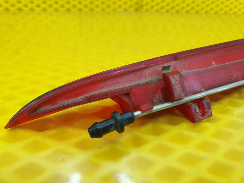 Фонарь дополнительный (стоп-сигнал) Volkswagen Touareg 2003 7L6