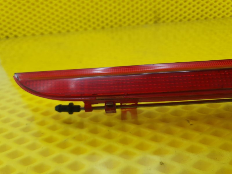 Фонарь дополнительный (стоп-сигнал) Volkswagen Touareg 2003 7L6