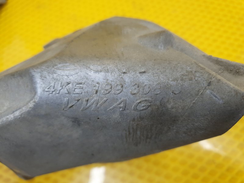 Кронштейн двигателя AUDI Q8 e-tron 2022