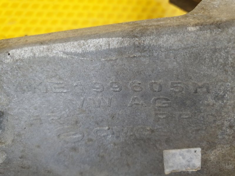 Кронштейн двигателя AUDI Q8 e-tron 2022