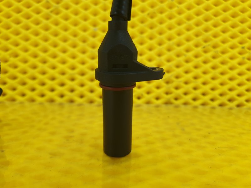 Датчик положения коленвала KIA HYUNDAI .