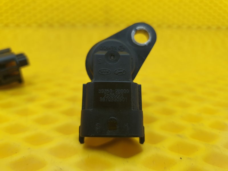 Датчик распредвала KIA HYUNDAI .