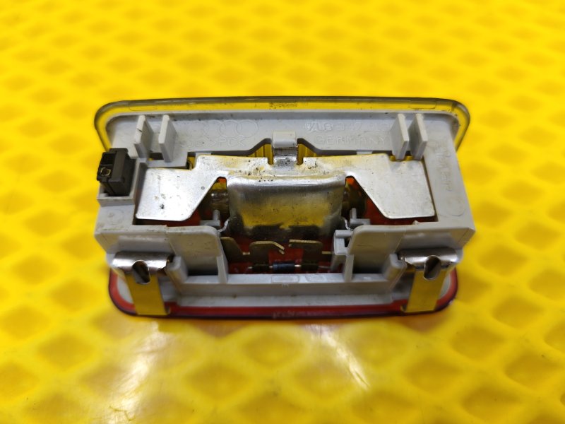 Плафон подсветки багажника Volkswagen Touareg 2008 7L6