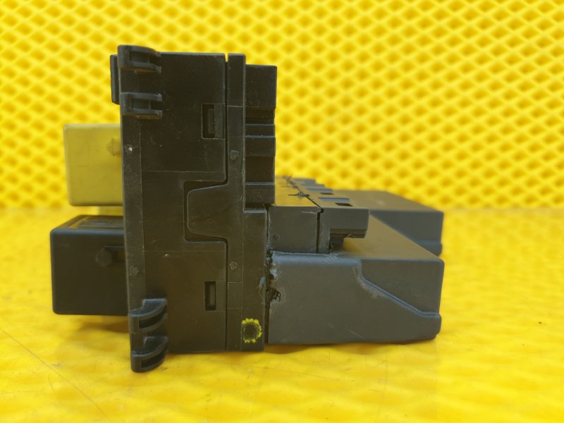 Блок предохранителей Mercedes-Benz E-Class 15.04.1998 W210