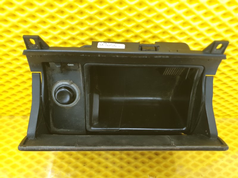 Пепельница Mercedes-Benz E-Class 15.04.1998 W210