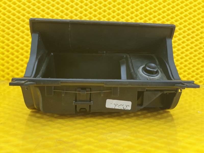 Пепельница Mercedes-Benz E-Class 15.04.1998 W210