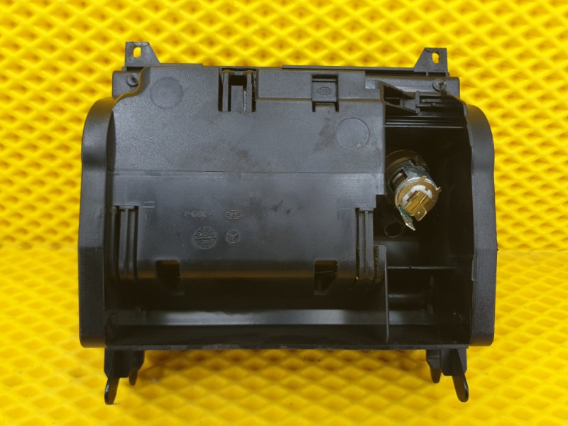 Пепельница Mercedes-Benz E-Class 15.04.1998 W210