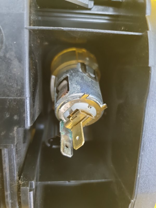 Пепельница Mercedes-Benz E-Class 15.04.1998 W210