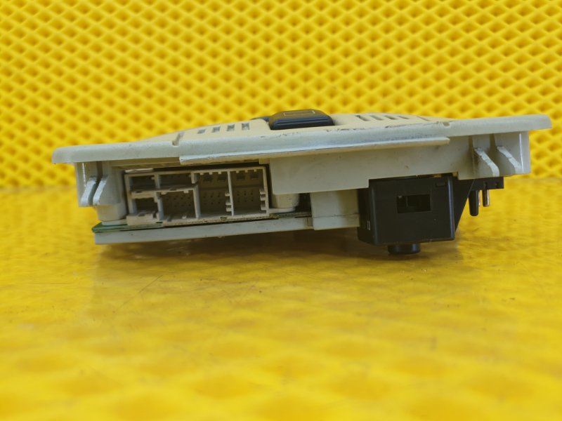 Плафон освещения салона Mercedes-Benz E-Class 15.04.1998 W210