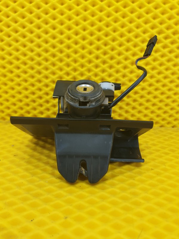 Замок багажника Mercedes-Benz E-Class 15.04.1998 W210