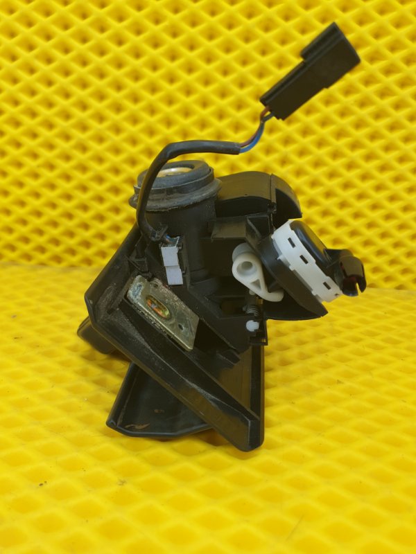 Замок багажника Mercedes-Benz E-Class 15.04.1998 W210