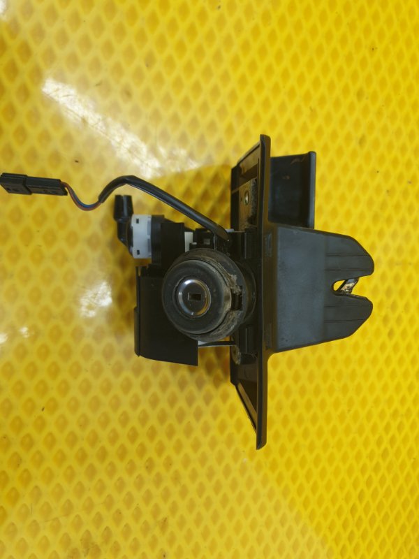 Замок багажника Mercedes-Benz E-Class 15.04.1998 W210