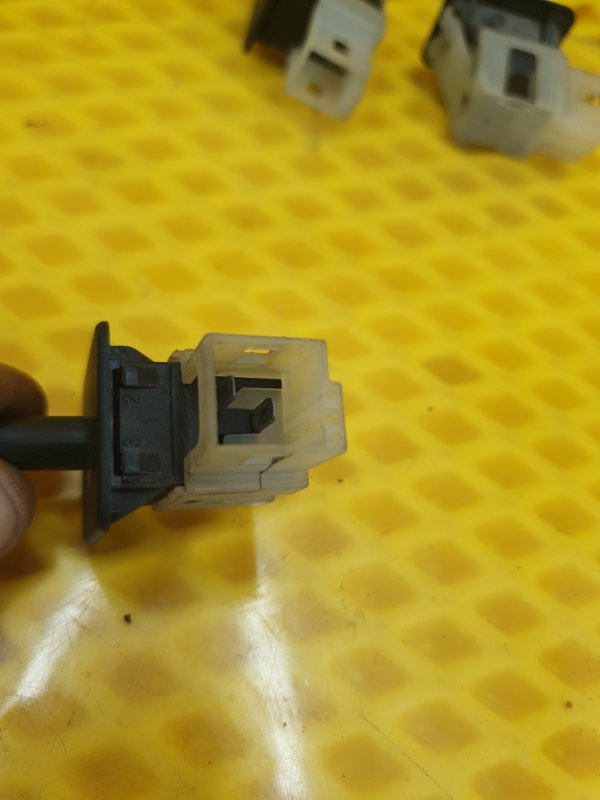 Концевик двери Mercedes-Benz E-Class 15.04.1998 W210