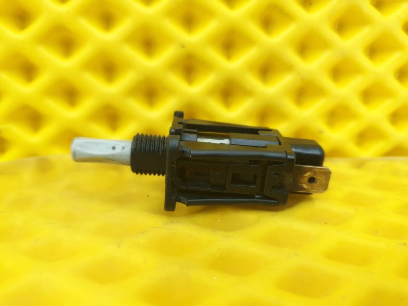 Выключатель концевой Mercedes-Benz E-Class 15.04.1998 W210