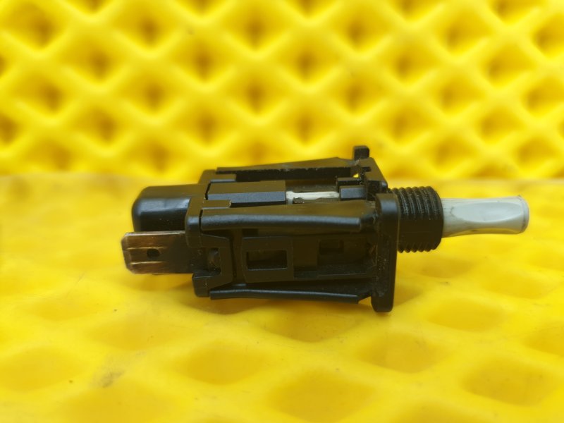 Выключатель концевой Mercedes-Benz E-Class 15.04.1998 W210