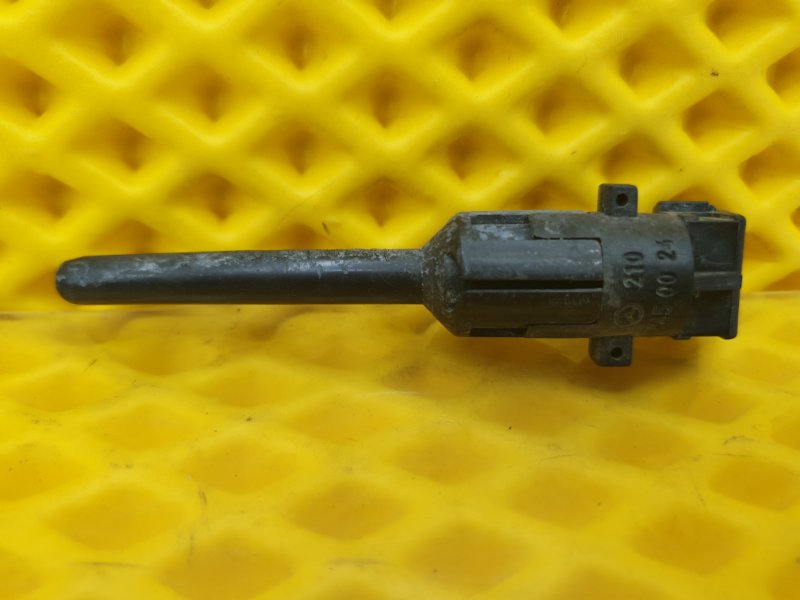 Датчик уровня охлаждающей жидкости Mercedes-Benz E-Class 15.04.1998 W210