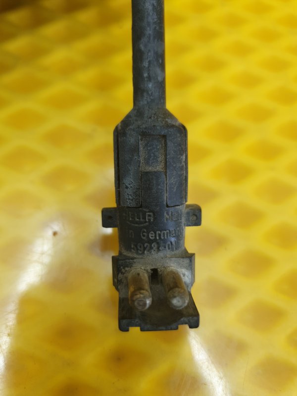 Датчик уровня охлаждающей жидкости Mercedes-Benz E-Class 15.04.1998 W210