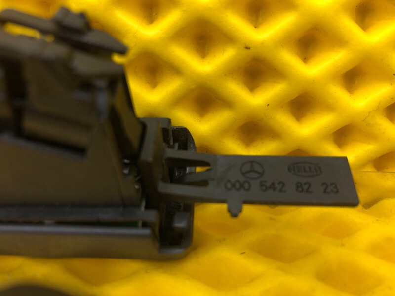 Часы Mercedes-Benz E-Class 15.04.1998 W210