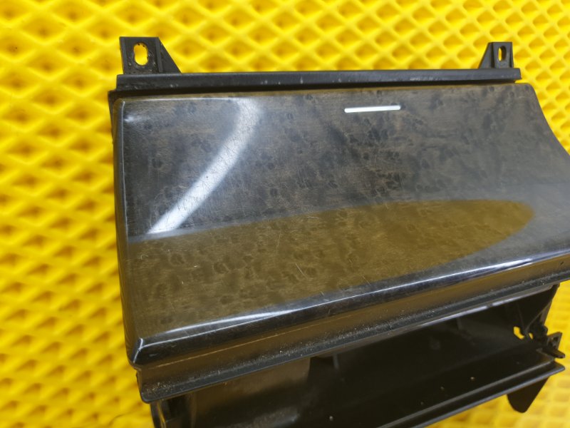 Пепельница Mercedes-Benz E-Class 15.04.1998 W210