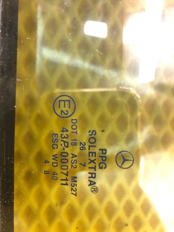 Стекло двери Mercedes-Benz E-Class 15.04.1998 W210