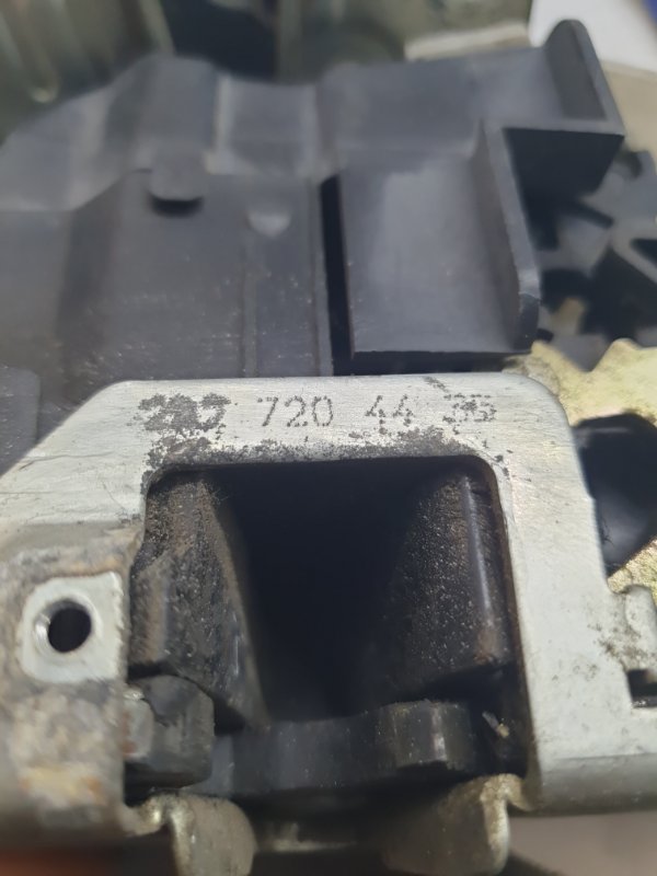 Замок двери Mercedes-Benz E-Class 15.04.1998 W210