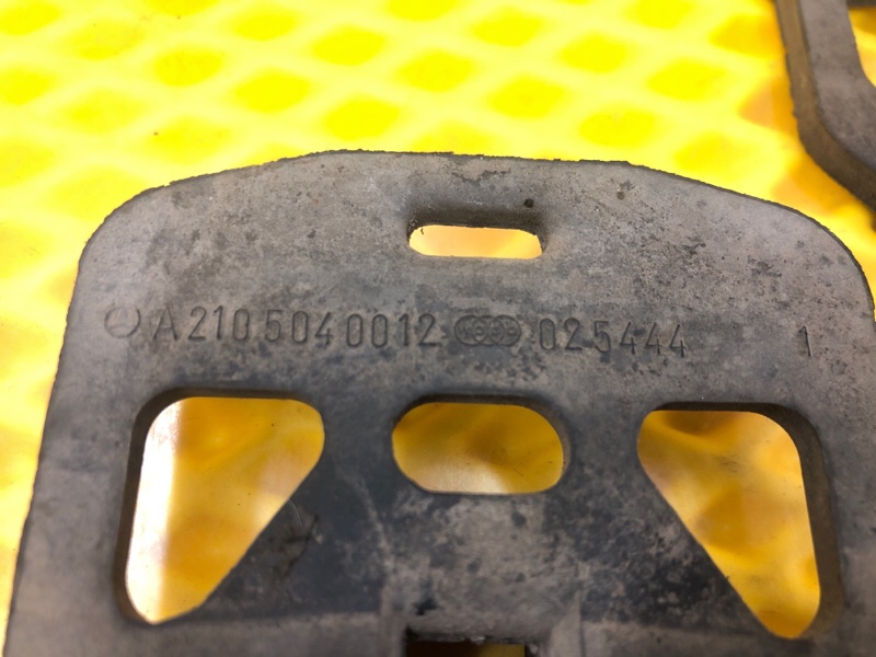 Крепление радиатора Mercedes-Benz E-Class 15.04.1998 W210