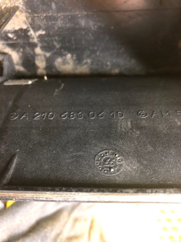 Подлокотник+центральная консоль Mercedes-Benz E-Class 15.04.1998 W210