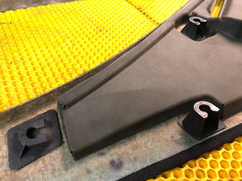 Обшивка стойки задней правой Mercedes-Benz E-Class 15.04.1998 W210