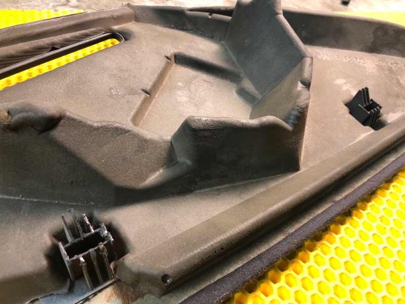 Обшивка стойки задней правой Mercedes-Benz E-Class 15.04.1998 W210