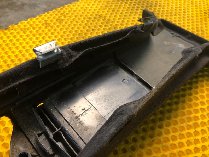 Обшивка центральной стойки левая Mercedes-Benz E-Class 15.04.1998 W210