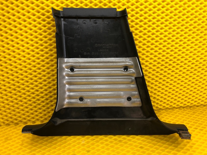 Обшивка стойки правой средняя нижняя Mercedes-Benz E-Class 15.04.1998 W210