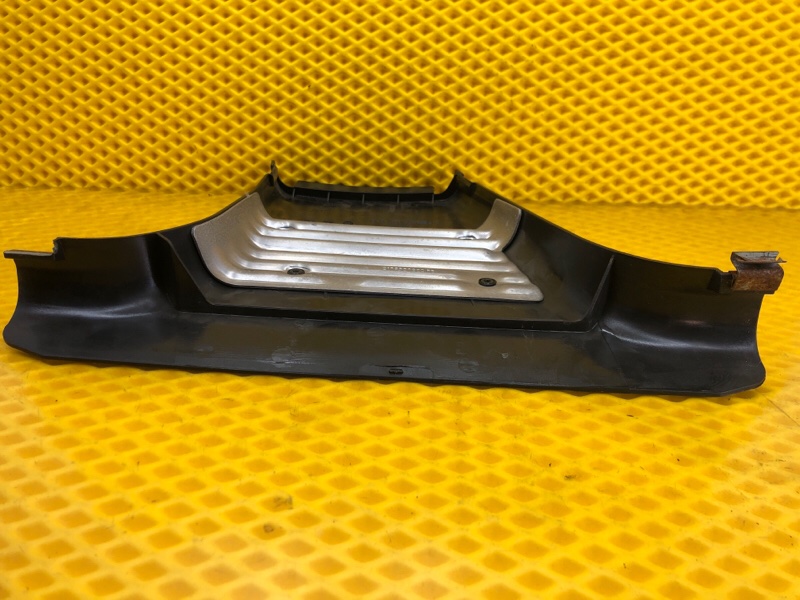 Обшивка стойки правой средняя нижняя Mercedes-Benz E-Class 15.04.1998 W210