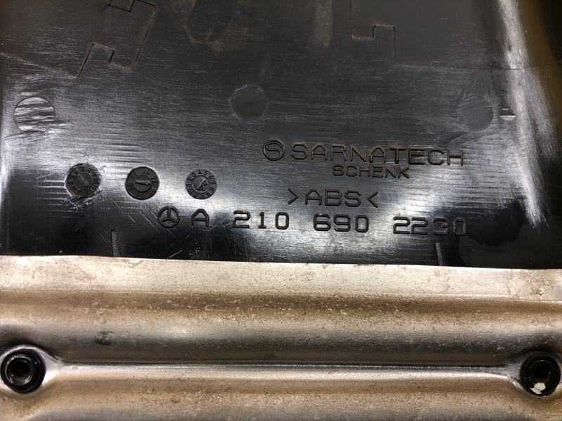 Обшивка стойки правой средняя нижняя Mercedes-Benz E-Class 15.04.1998 W210